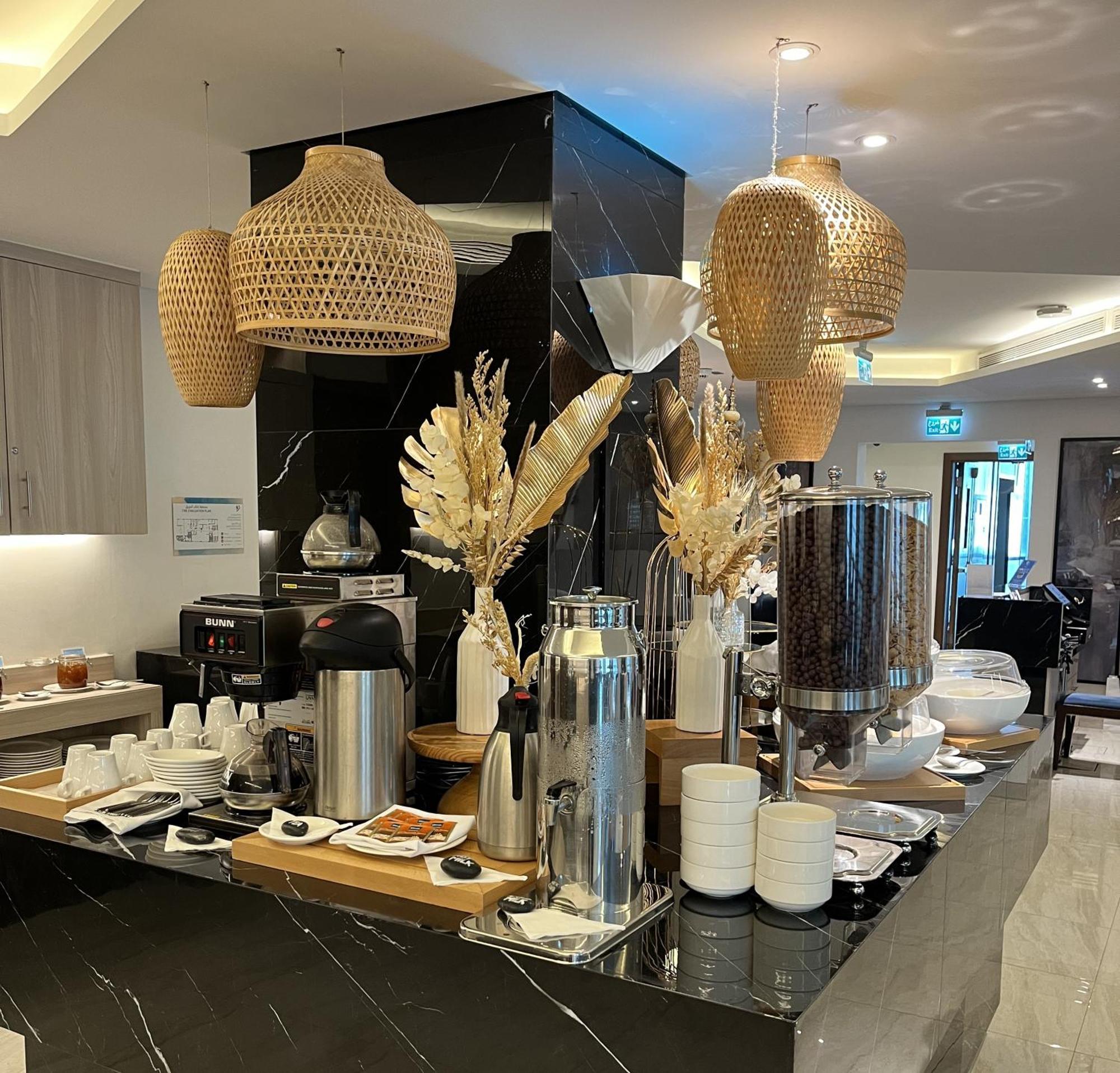 C - Hotel And Suites Doha Eksteriør bilde